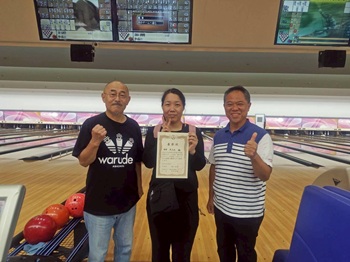 写真:優勝チーム表彰