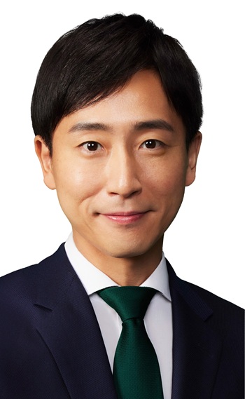 写真：千代田区長 樋口 高顕
