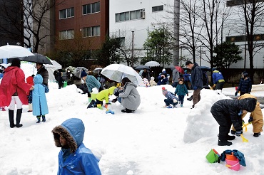 写真：神田小川町雪だるまフェア
